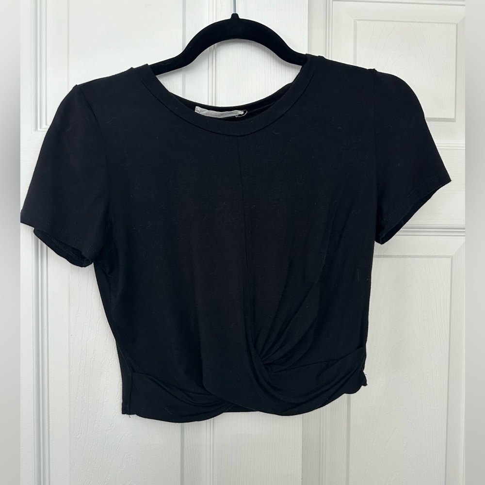 Sozy black crop top